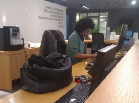 Receptiemedewerker Asha werkt bij Daalse Kwint