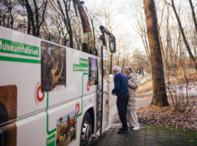 Veronique is Gastvrouw bij de Museum Plus Bus